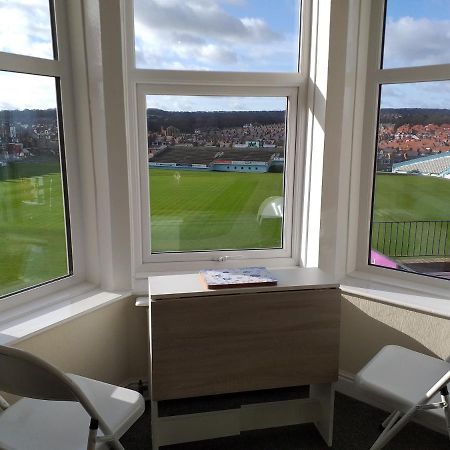 Cricket Stadium View Daire Scarborough Dış mekan fotoğraf